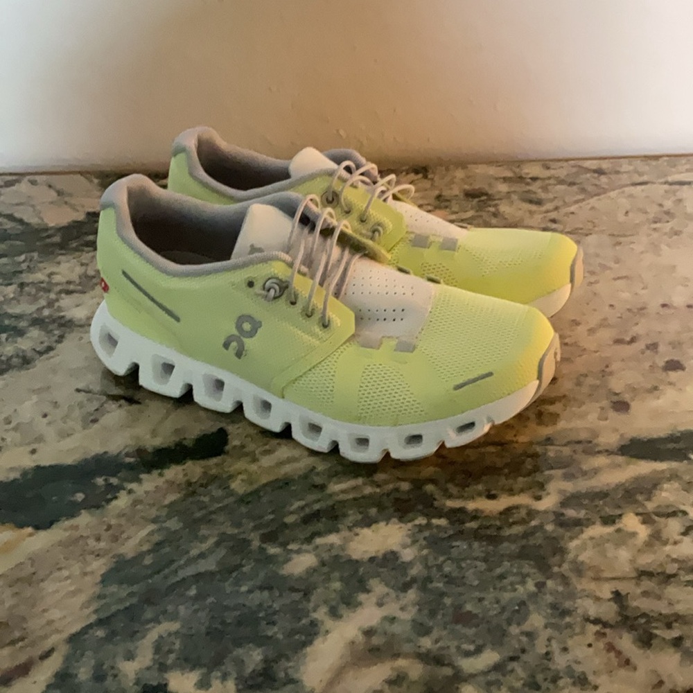 Brand New With Tags Women’s ON Cloud Sneakers
